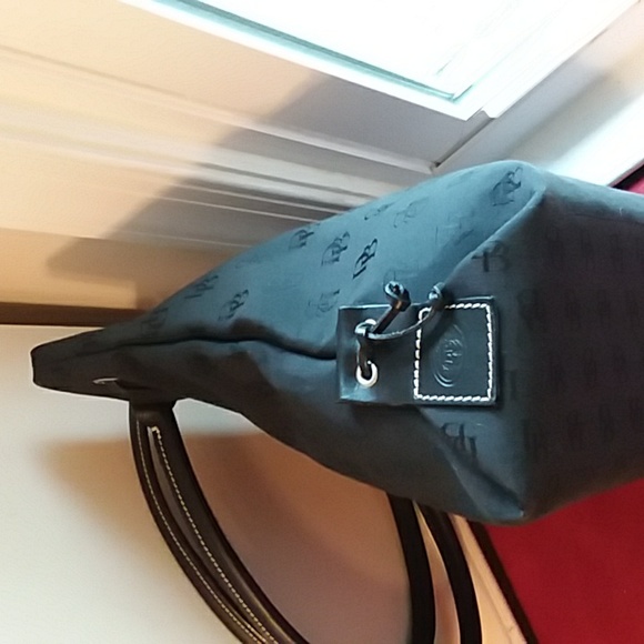 Dooney Black Shoulder Bag. With Matching Wristlet NEW ❤Excellent Condition - Picture 10 of 16